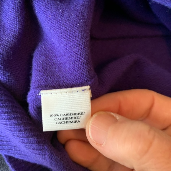 Ann Taylor cashmere sleeveless sweater. Worn once - Picture 3 of 4